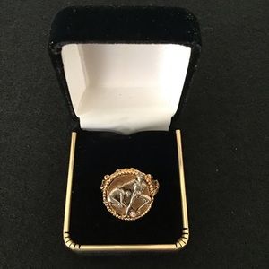 Vintage ART Rhinestone Two Tone Ring.